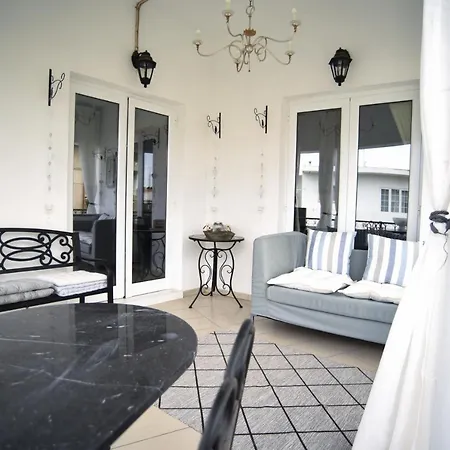 Semesterbostad Amazing Design By The Beach Larnaca